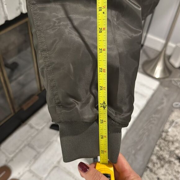 Forever 21 Men's Bomber Puffer Jacket Full Zip Medium Army Green - Picture 7 of 8